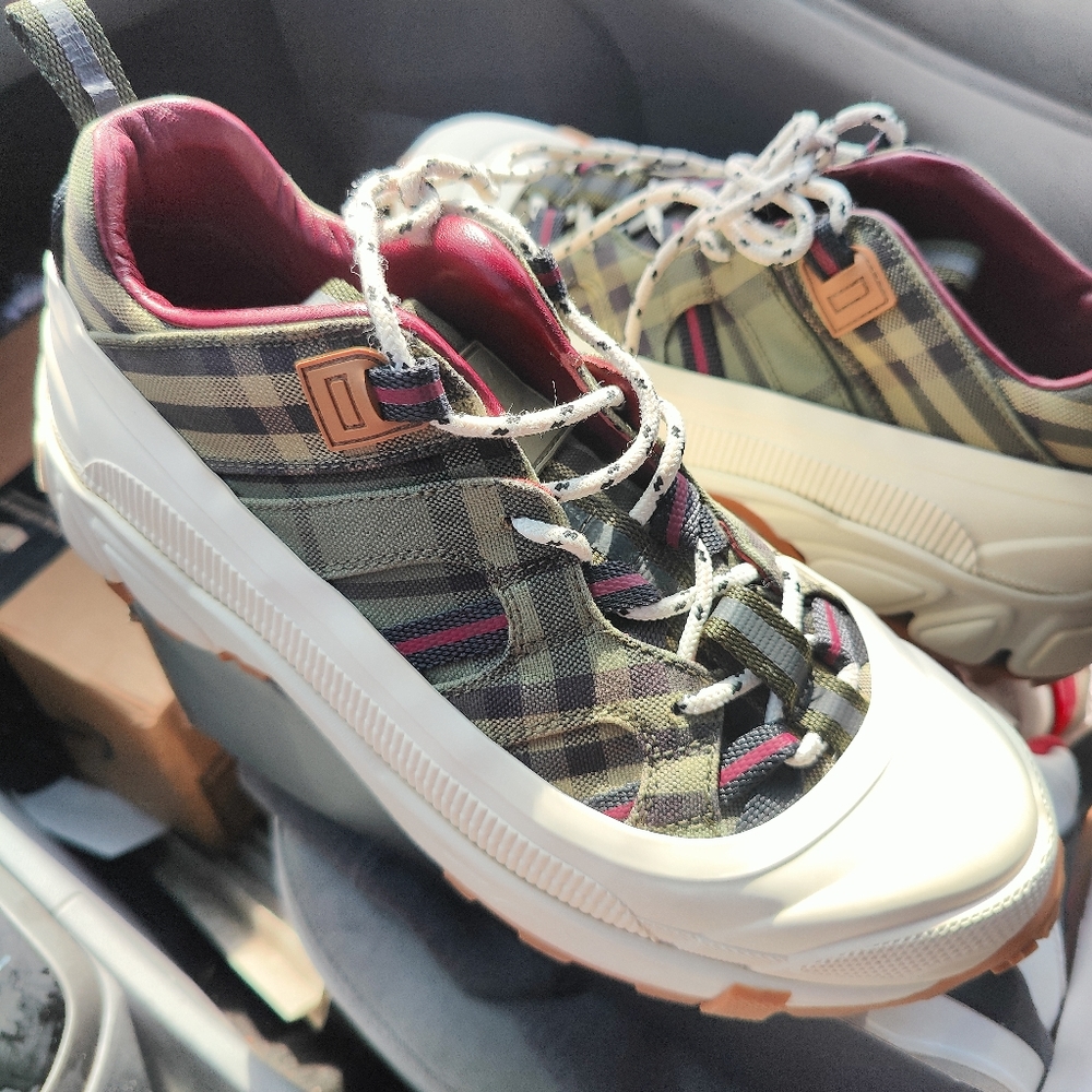 Burberry shoes